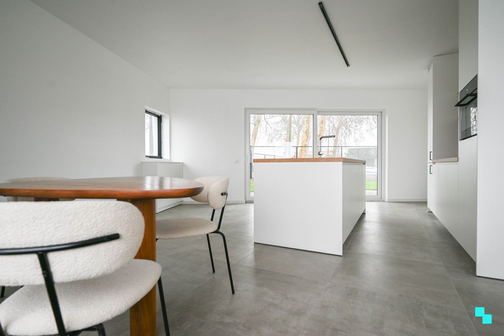 Volledig gerenoveerde woning met zicht op de velden foto 5