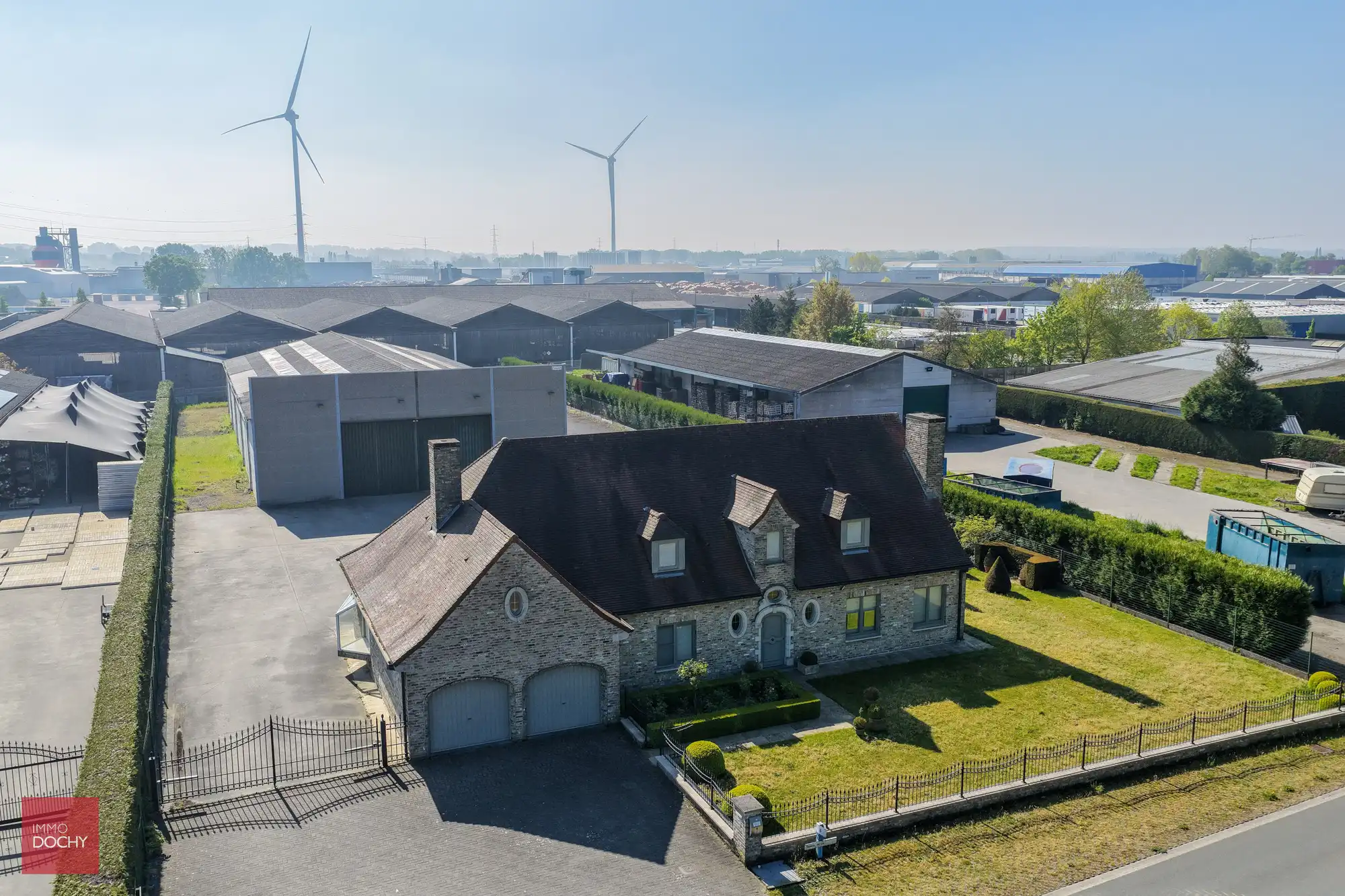 Villa met magazijn te huur – uitstekende ligging foto 15