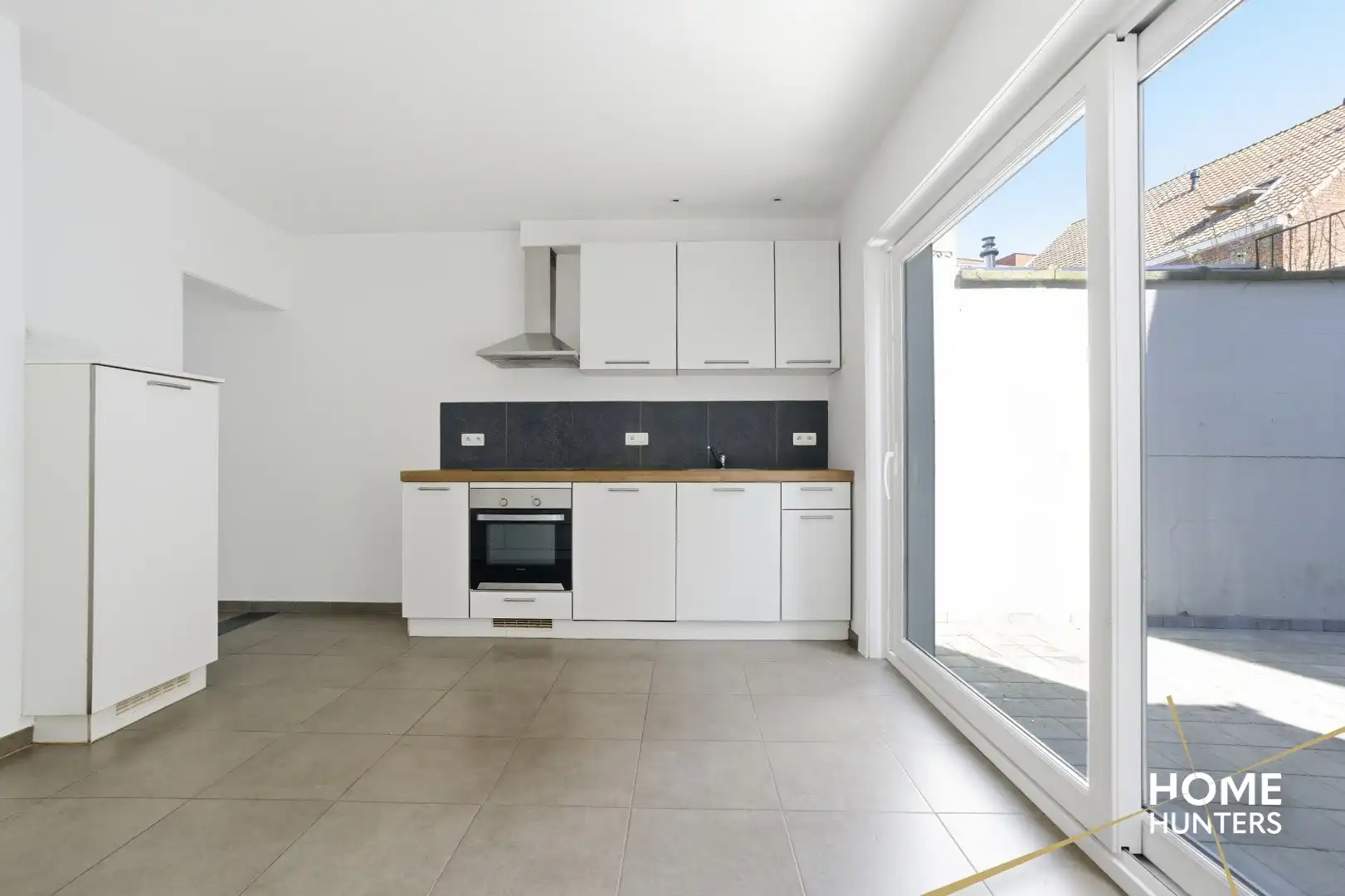 Charmante en instapklare woning met unieke stadskoer en garage foto 6