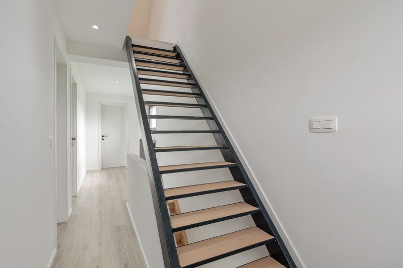 Totaal gerenoveerde woning, gelegen op 7are in een zeer rustige straat foto 22