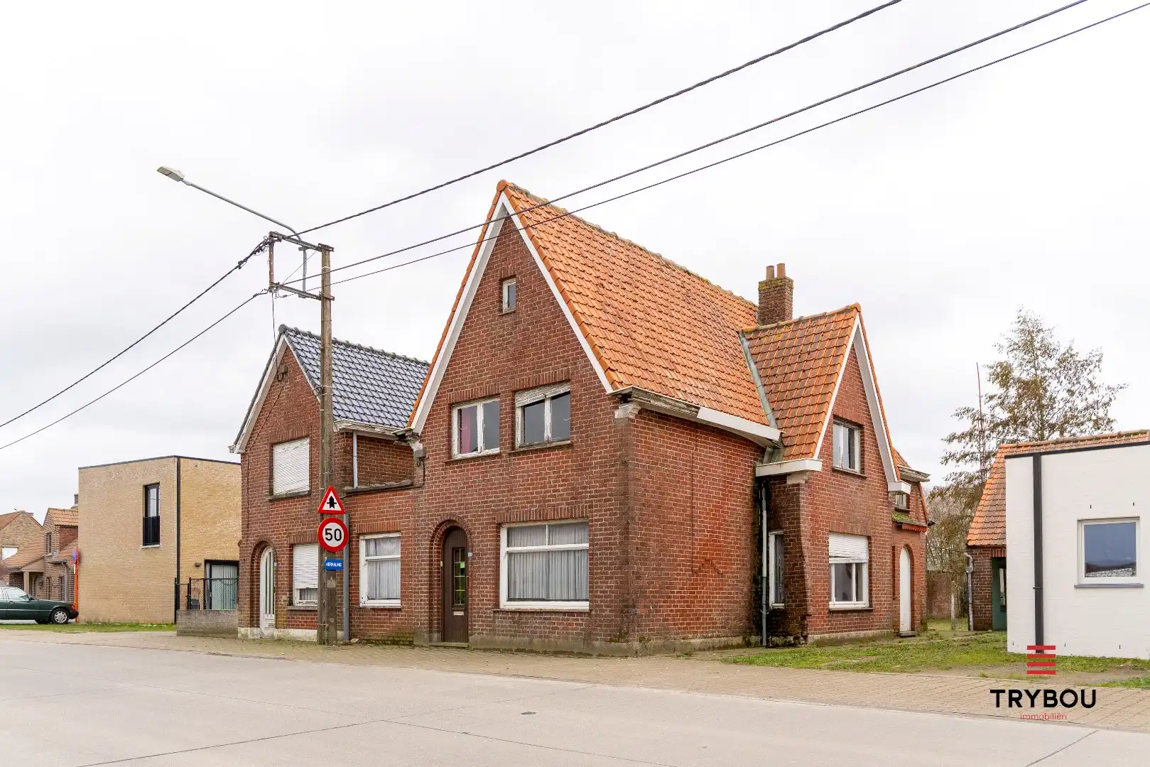 Te renoveren woning met bijgebouw en tuin in Houthulst foto 2