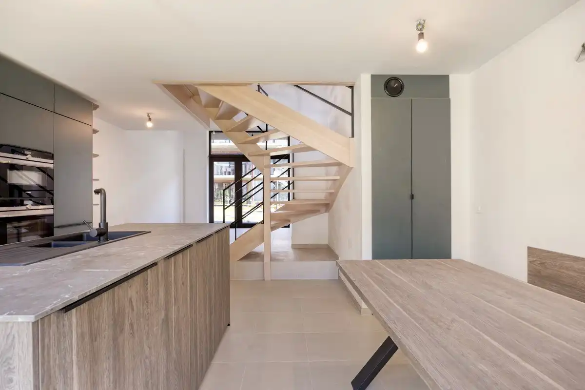 Instapklare woning met zeer goede afwerking, 3 slaapkamers, 3 badkamers, tuin, terras en autostaanplaats in het centrum van Tienen – EPC 27 kWh/m² - bewoonbare  foto 9