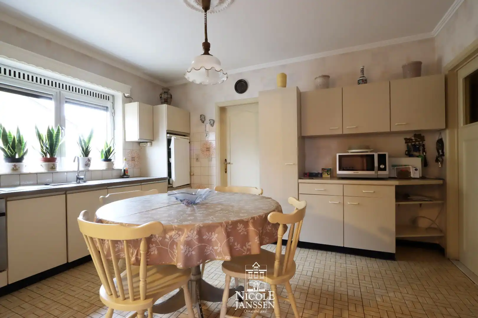 Verzorgde gelijkvloerse woning met tuin in verzorgde straat in centrum van Dilsen foto 8