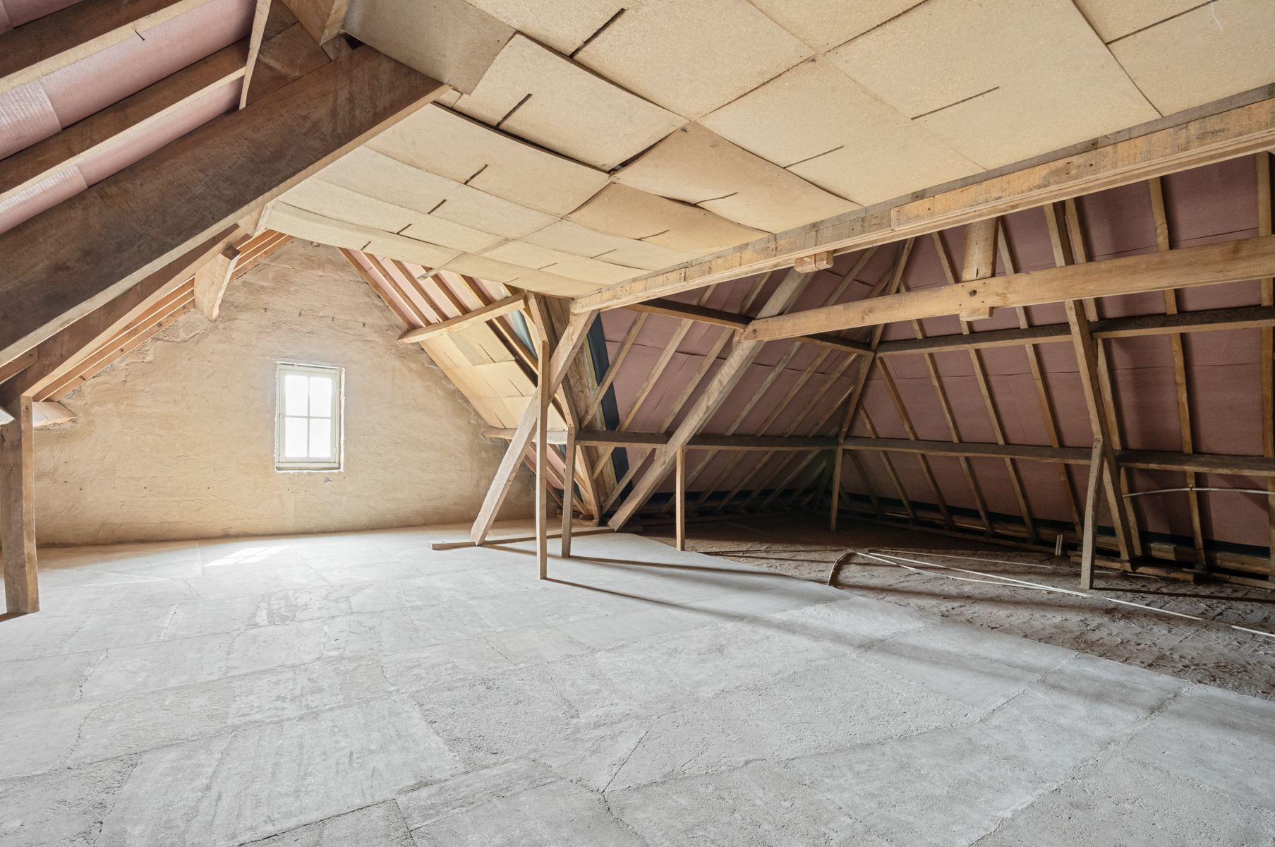 Grote, halfopen woning met grote weide foto 20