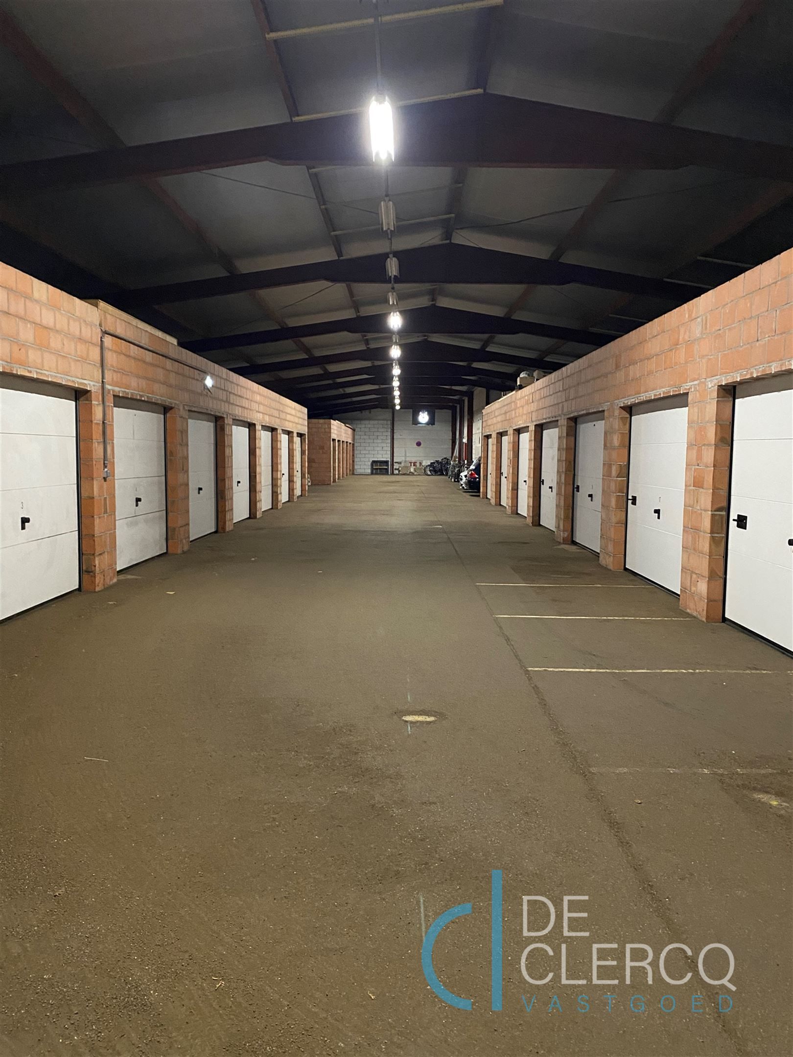 Bovengrondse, afsluitbare garage te huur centrum Lochristi!  foto 2