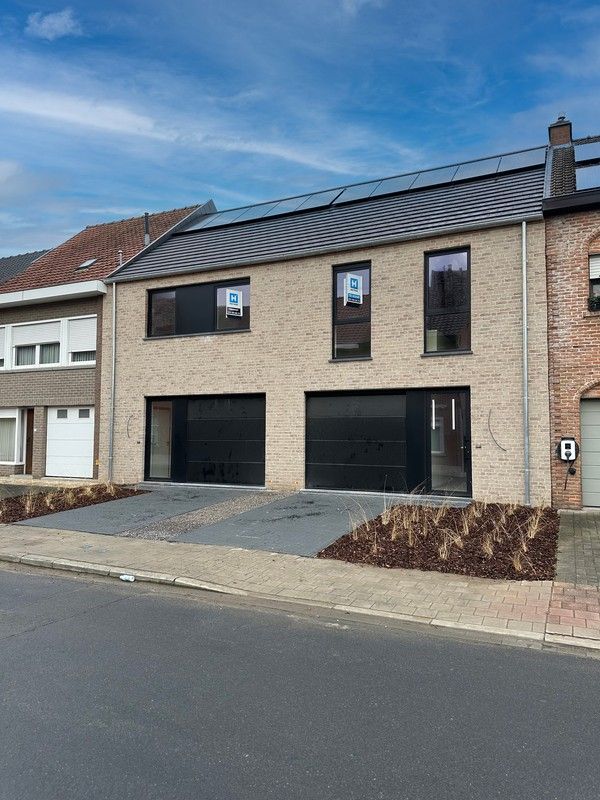 Twee moderne woningen nabij het centrum van Wevelgem foto 1