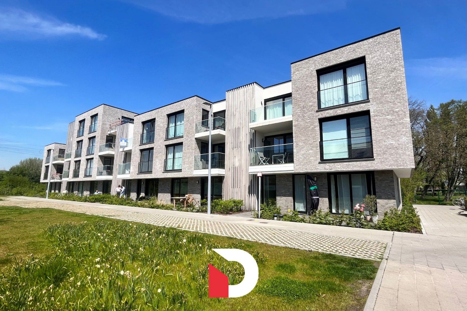 Recent appartement met 2 slaapkamers en garagebox foto {{pictureIndex}}