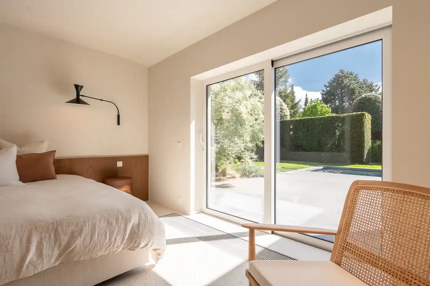 Luxueus gerenoveerde villa met zwembad op een toplocatie in een rustige residentiële wijk van het Zoute. foto 10