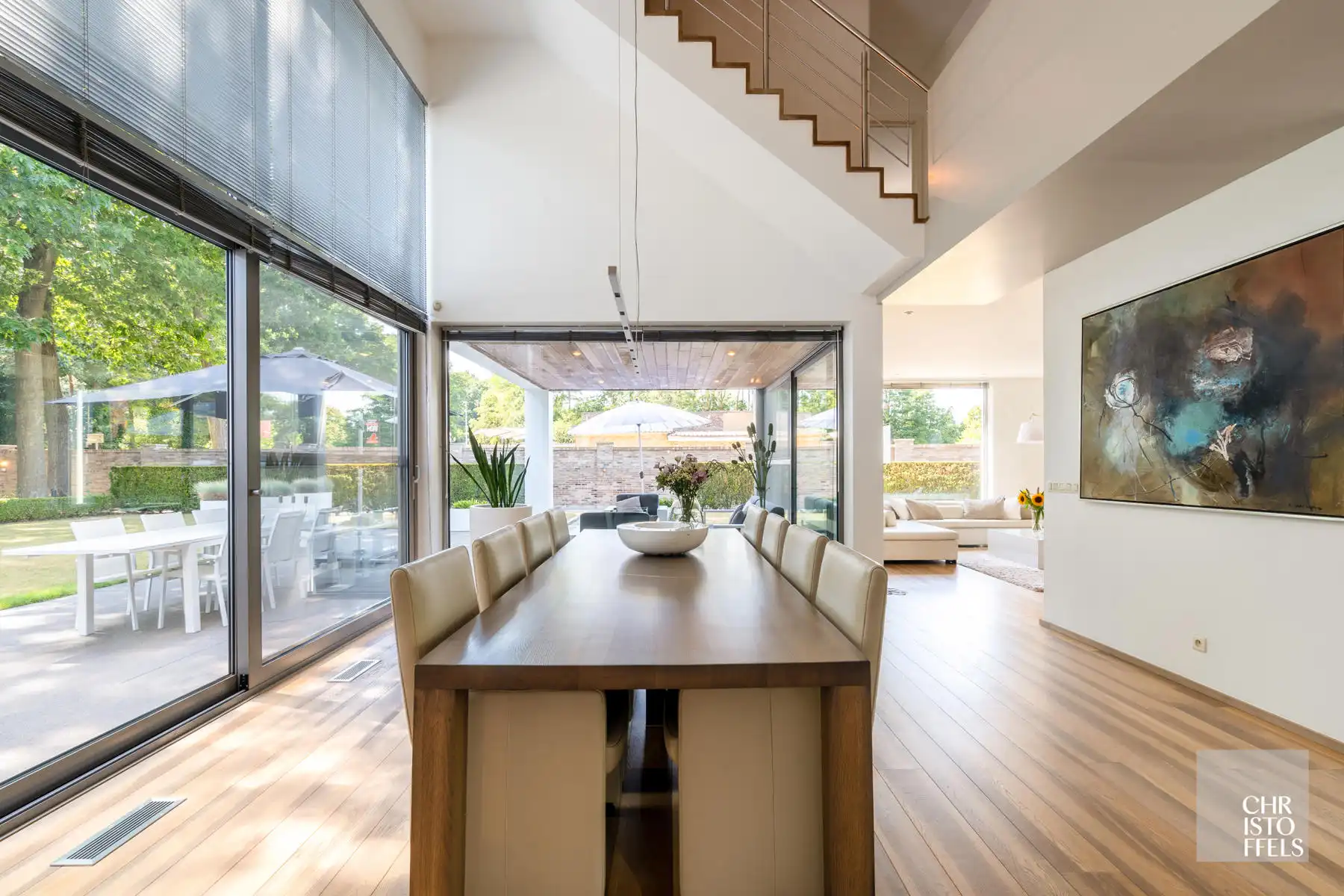 Moderne villa in residentiële omgeving!  foto 4