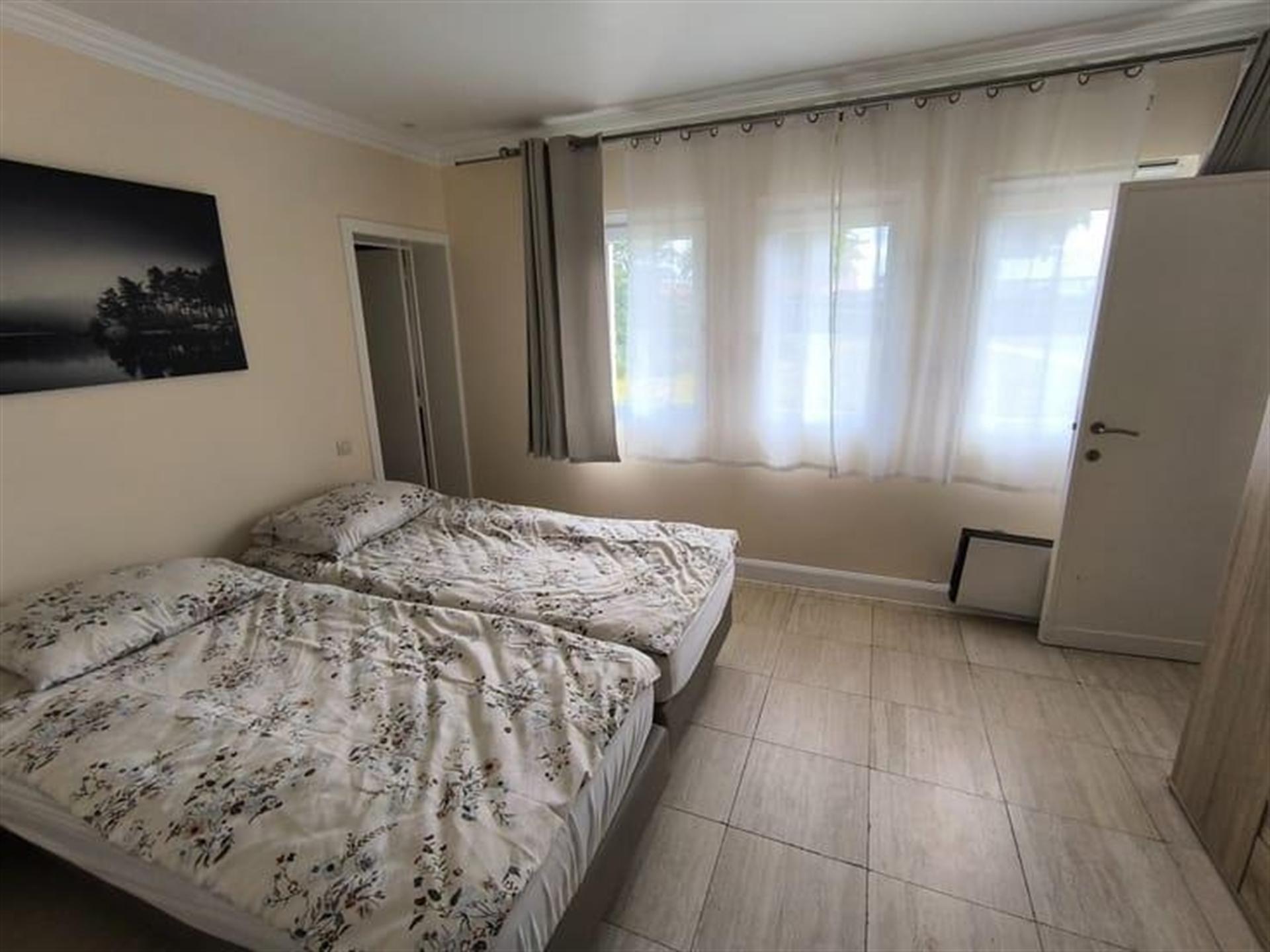 Ruim 2 slaapkamer appartement met zonnig terras.  foto 6