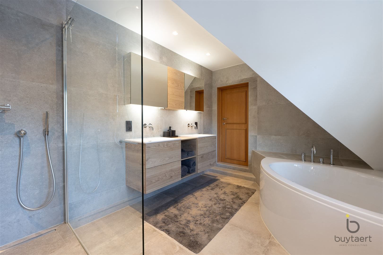 Villa met praktijk of  kangoeroewoning en Zuid - West tuin. foto 30