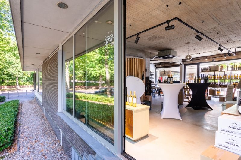 Prachtig handelspand met 2 grote etalages, gratis parking! Toplocatie Patio Donk! foto 16