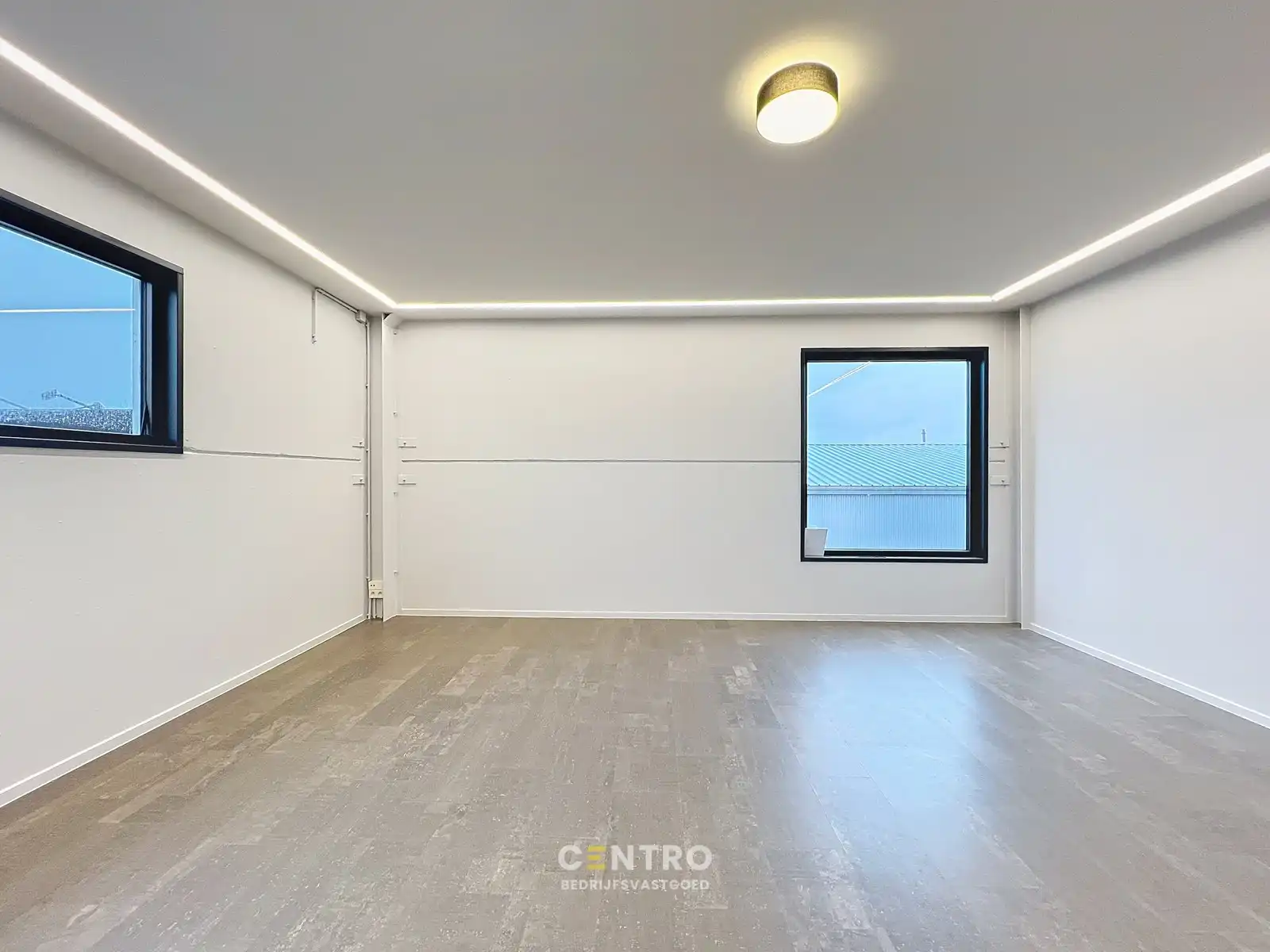 INSTAPKARE kantoorruimte met gemeenschappelijke faciliteiten (receptie, wachtzaal, parking,...) aan SCHIERVELDE! foto 8