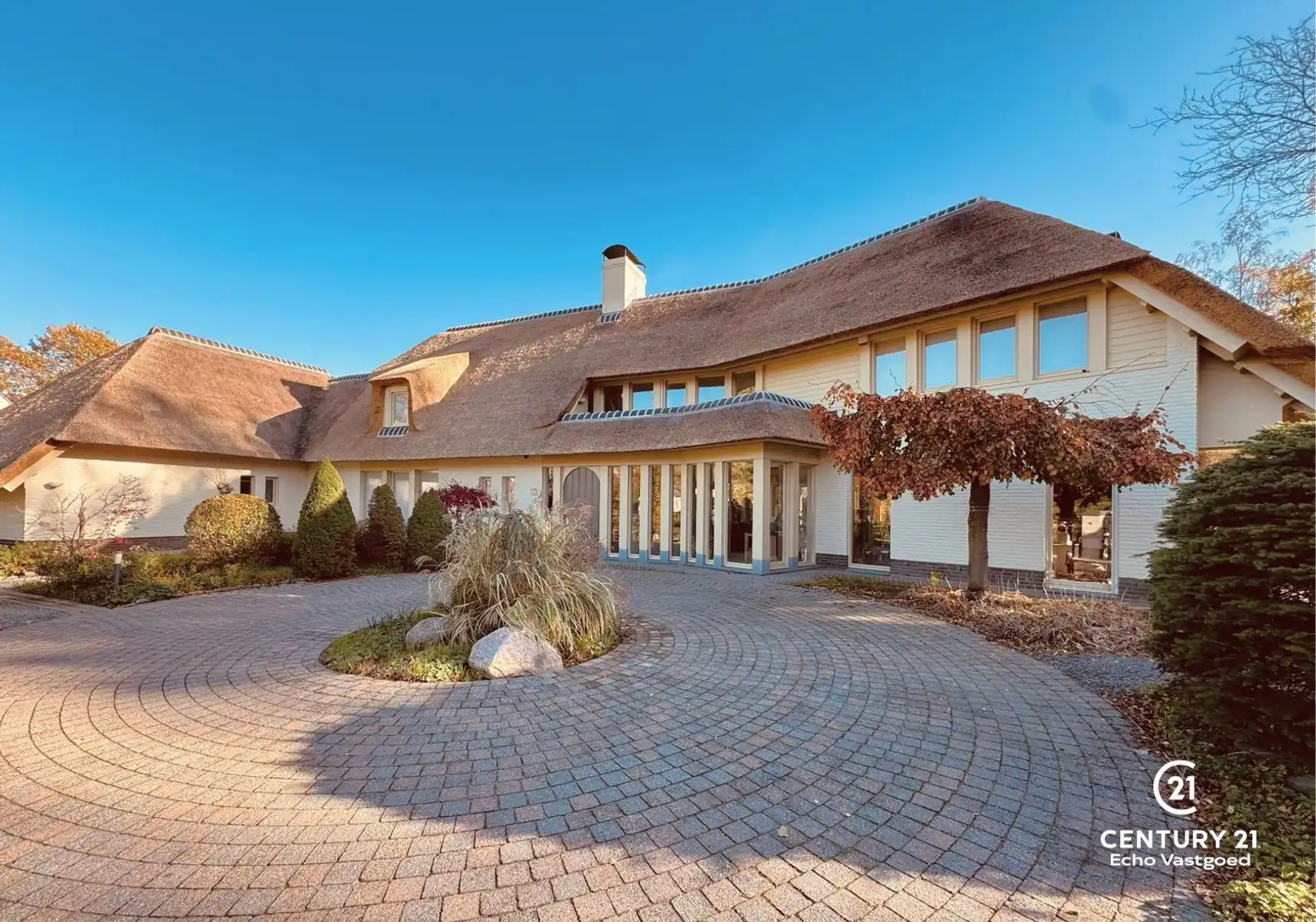 Ruime, charmante villa op royaal perceel met zwembad foto 2