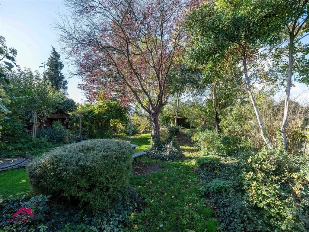 Vrijstaande woning op ruim perceel foto 45