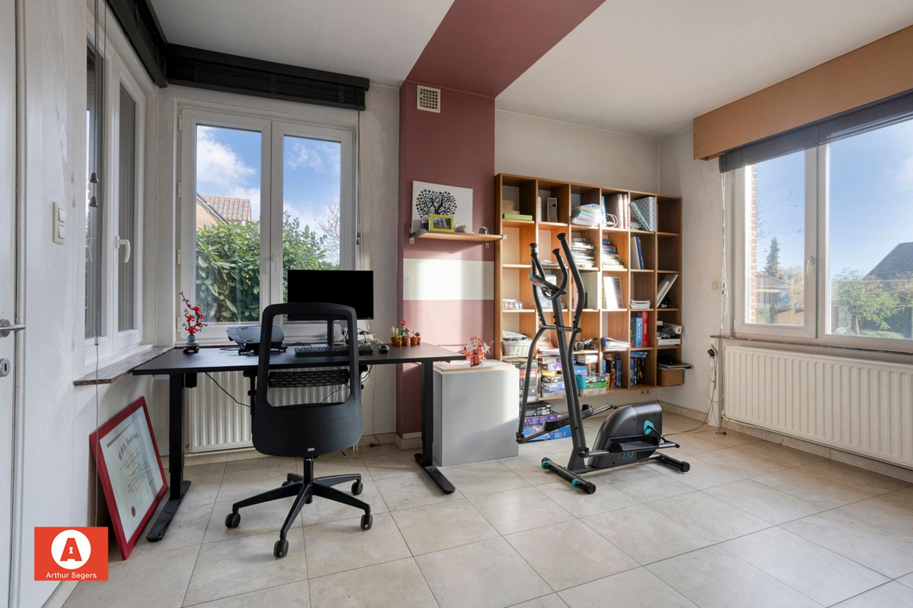 Karaktervolle open bebouwing met 5 slaapkamers en bureau foto 10