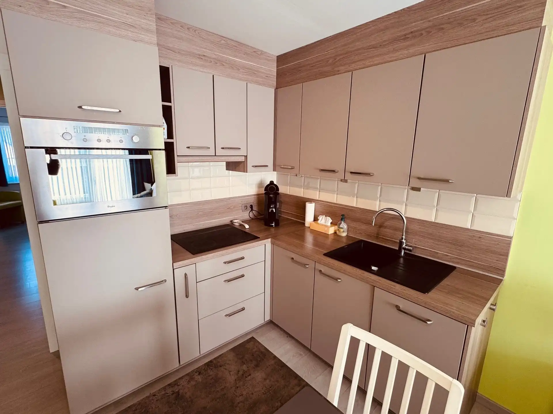 Instapklaar en volledig bemeubeld appartement nabij centrum van De Haan  Op een gunstige ligging in De Haan bevindt zich dit vernieuwde en instapklare appartement, gelegen op minder dan 500 meter van het centrum en op slechts 1,5 km van het strand. foto 5