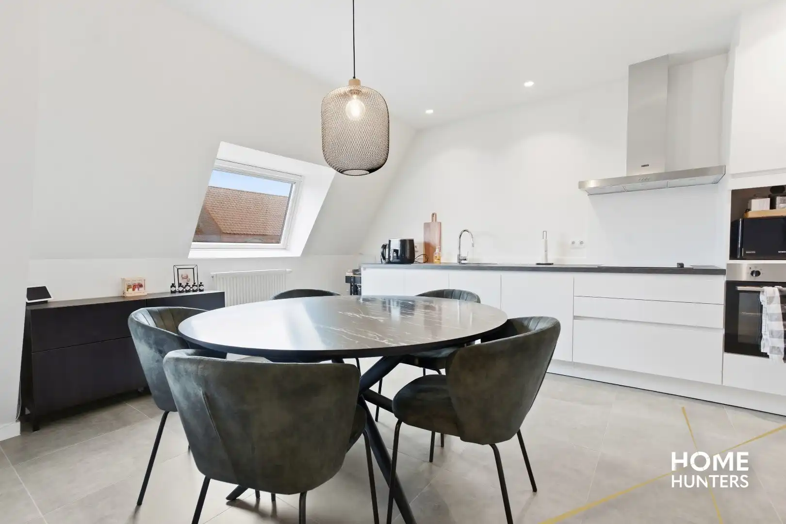 Gezellig duplexappartement met 2 slaapkamers en terras te Ieper foto 4