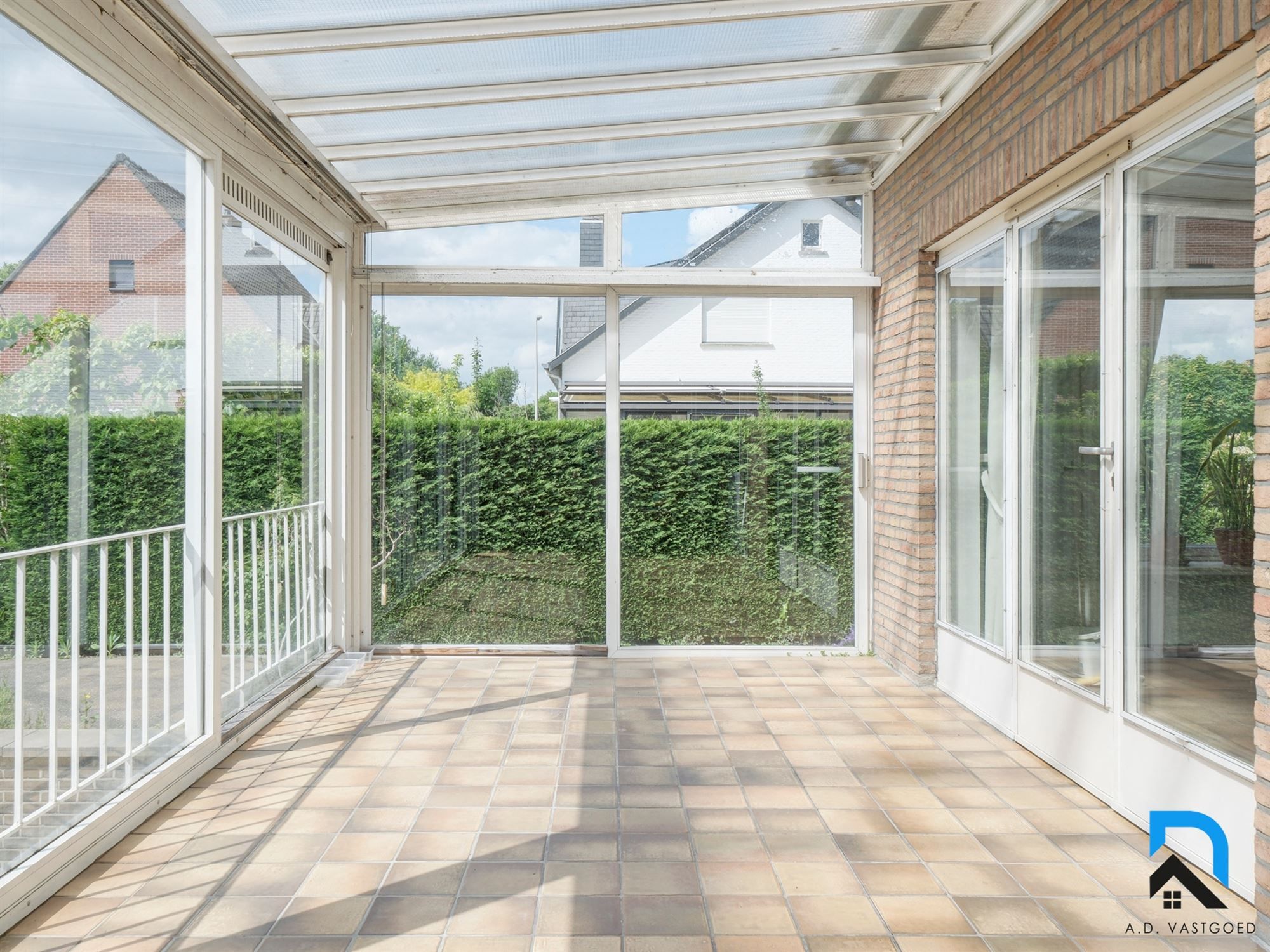 Halfopen bebouwing met tuin op toplocatie foto 21