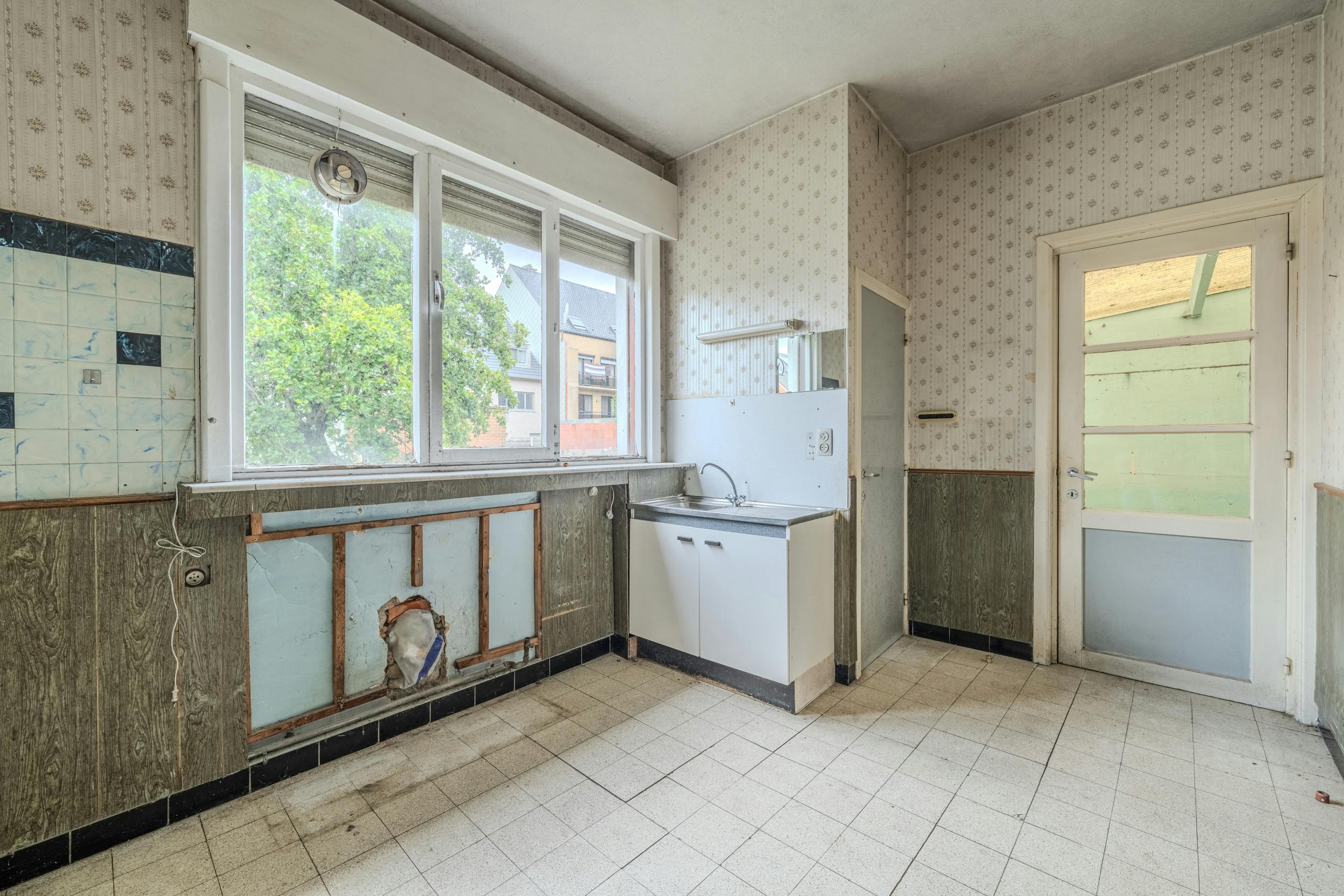 Te renoveren woning met 5 slaapkamers, tuin en garagebox te Middelkerke! foto 11