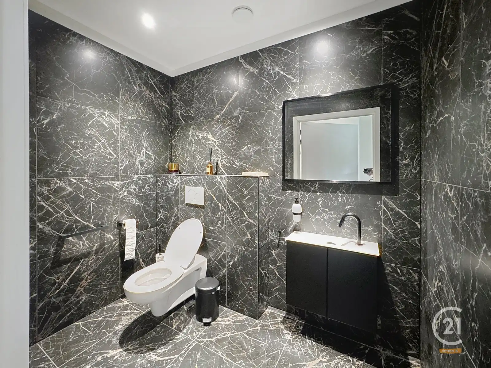 Volledig gerenoveerd (handels)huis met woonst op toplocatie! foto 21