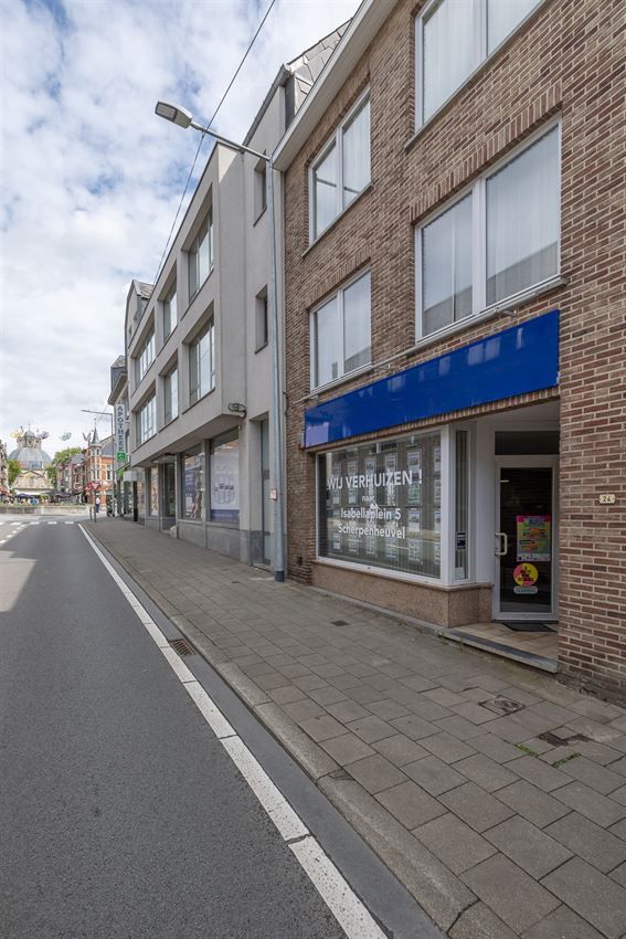 Verzorgd gebouw met handelszaak en 2 apt foto 64