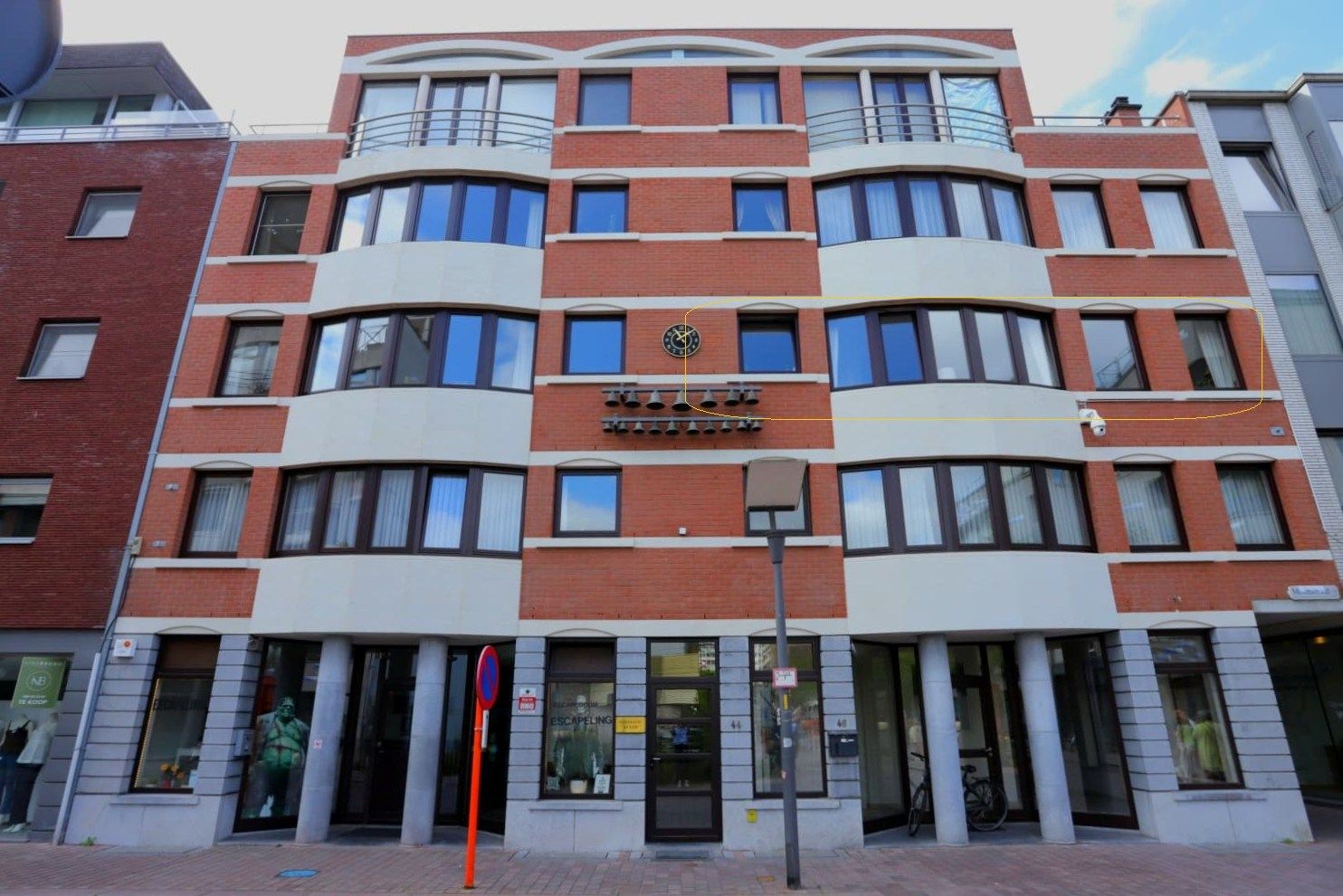 Ruim 3-slaapkamerappartement in Genk-centrum foto {{pictureIndex}}