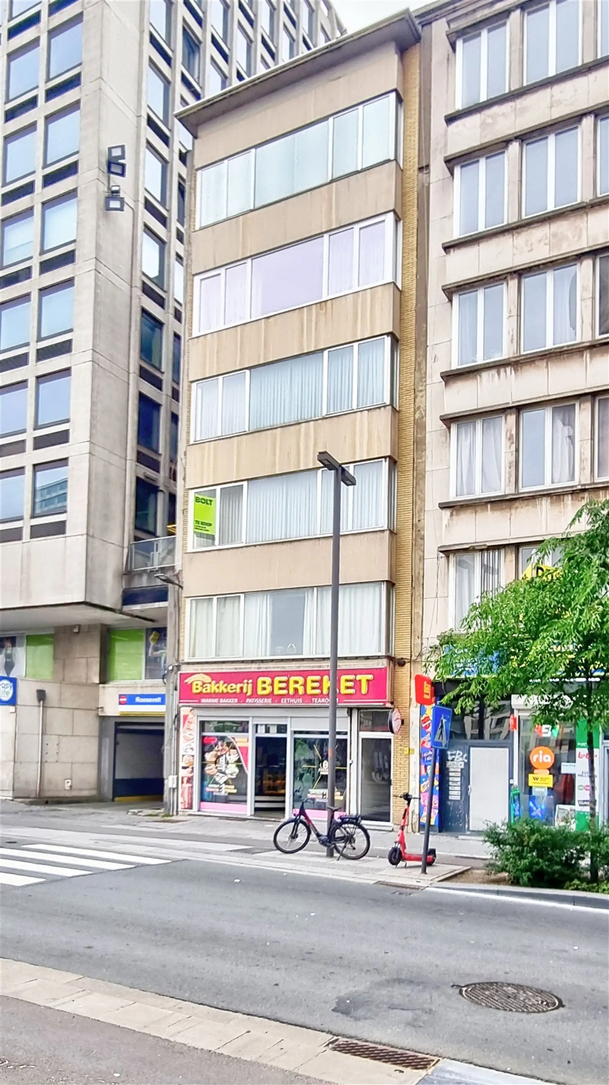 Zeer licht 3 slaapkamer appartement aan Rooseveltplaats en Opera foto 3