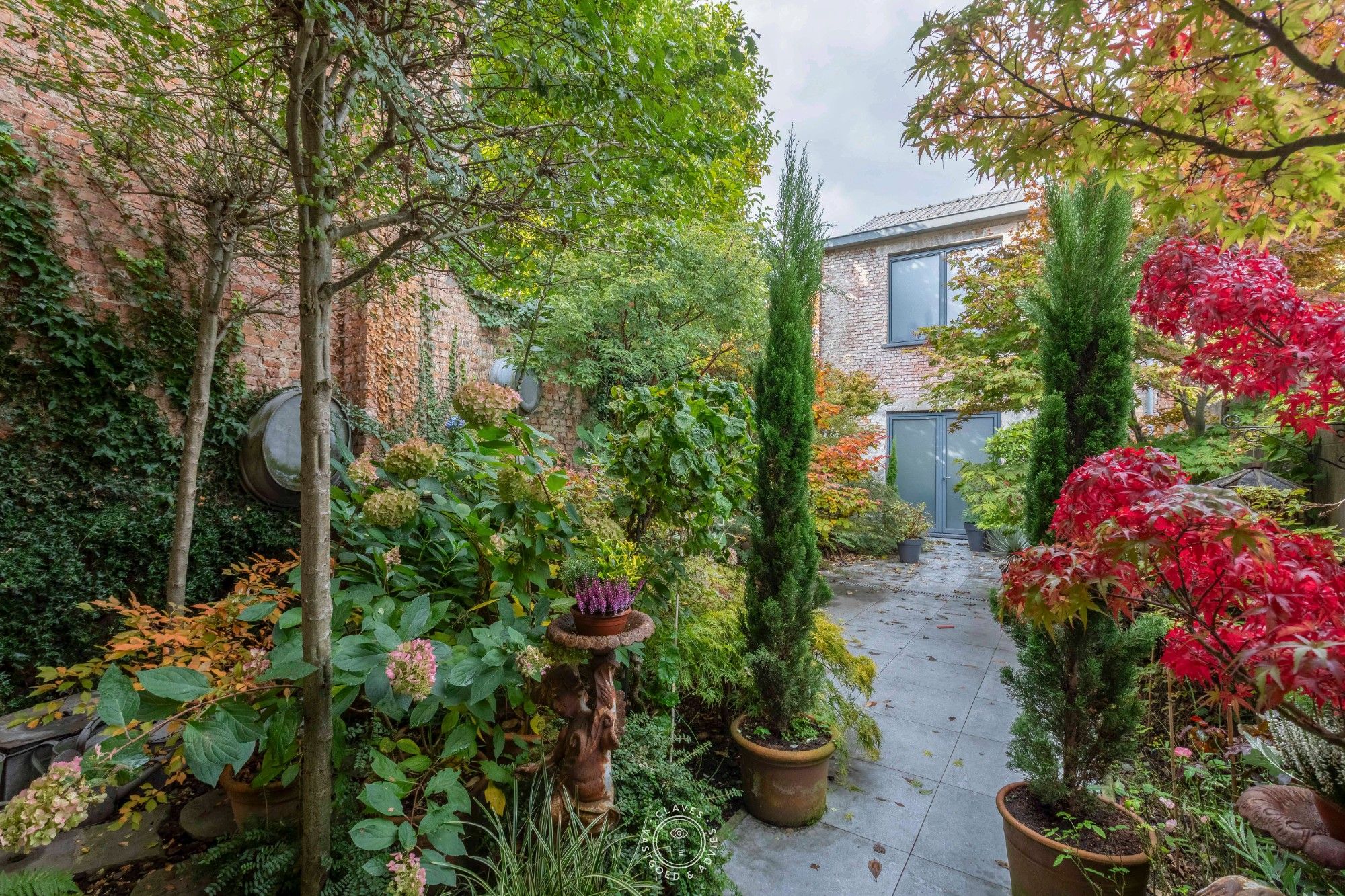 Stijlvol herenhuis met verrassend bijgebouw foto {{pictureIndex}}