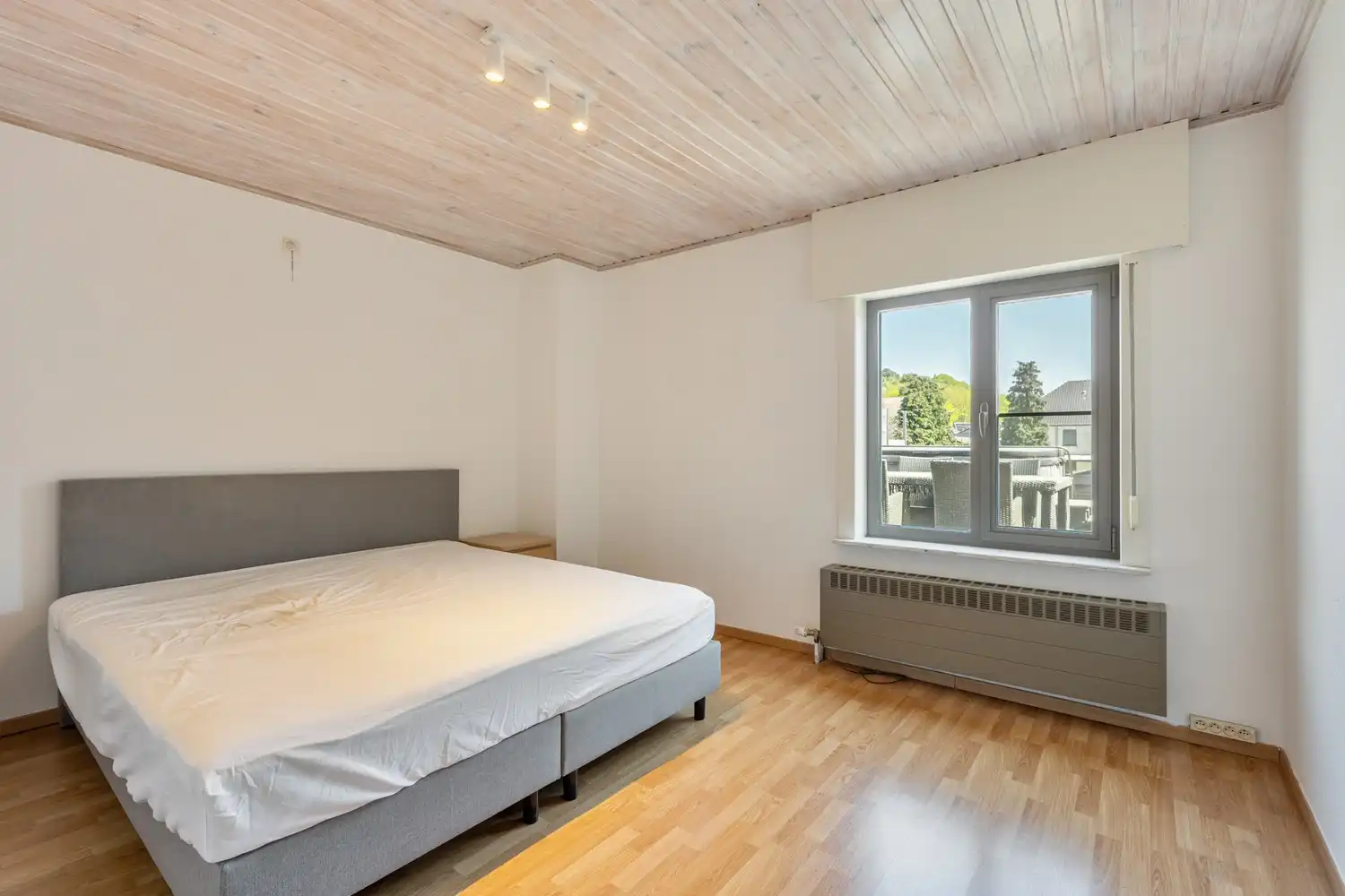 Commercieel pand met ruime handelsruimte, loods én drie-slaapkamer appartement van 160 m² in Wezemaal ! foto 32