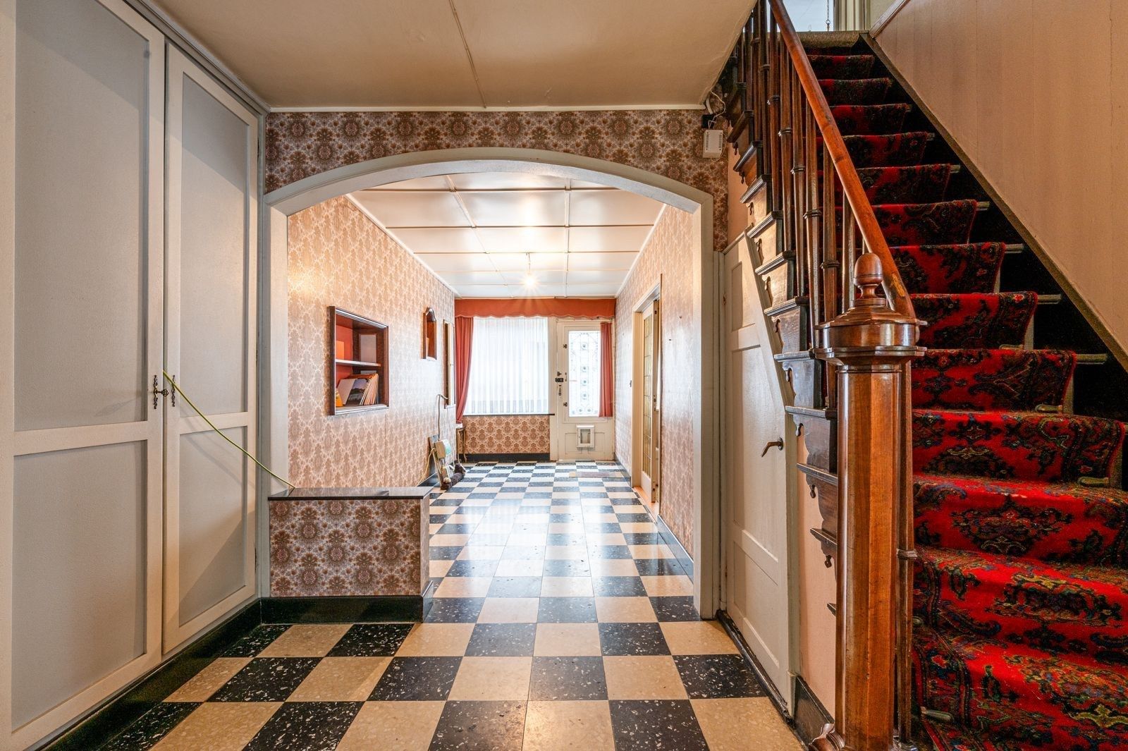 Ruime, te renoveren woning in het centrum van Eeklo foto 2