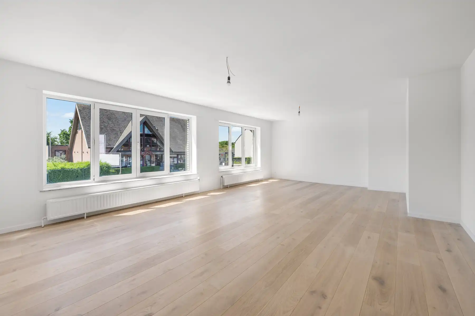 Gerenoveerd 2 slaapkamerappartement met garage foto {{pictureIndex}}