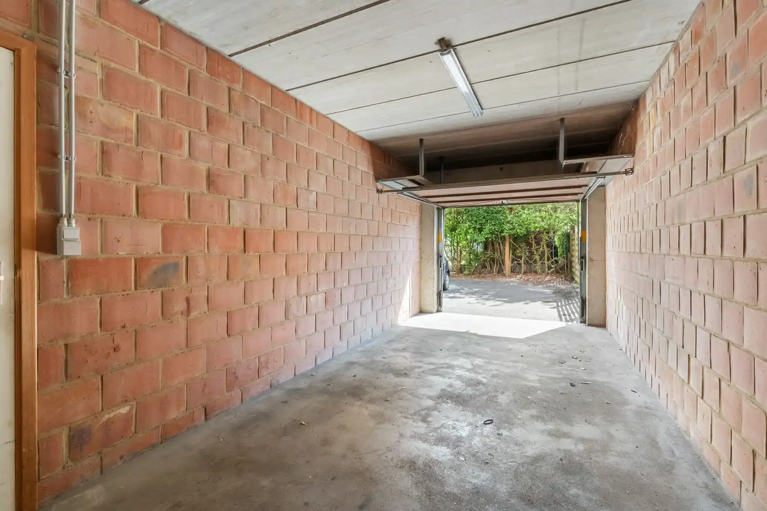 Goed gelegen hoekappartement met 2 ruime slaapkamers, een terras en een garagebox met parking ervoor te Kessel-Lo! foto 22