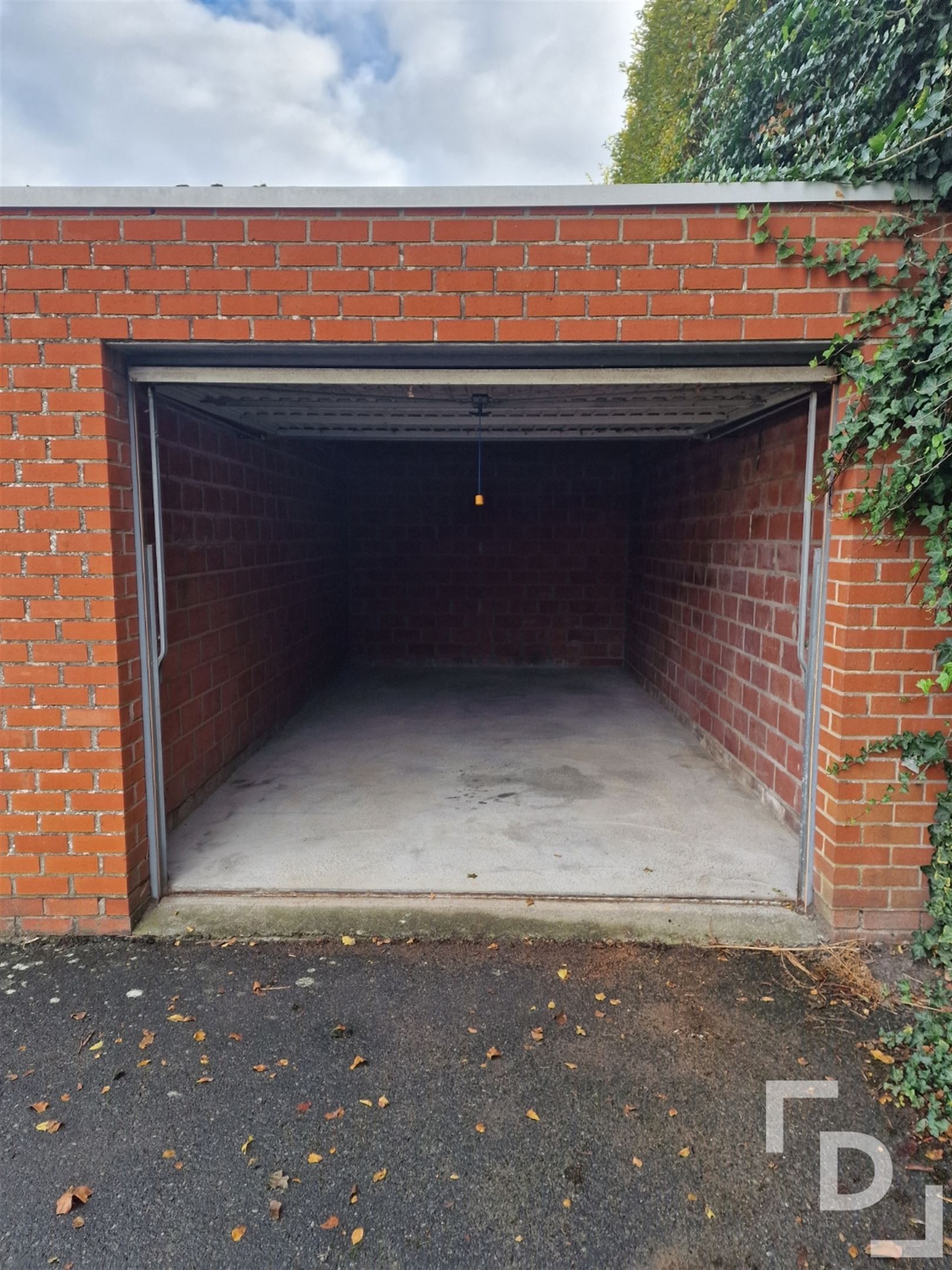 Garagebox te huur op centrale locatie te Ieper foto 3