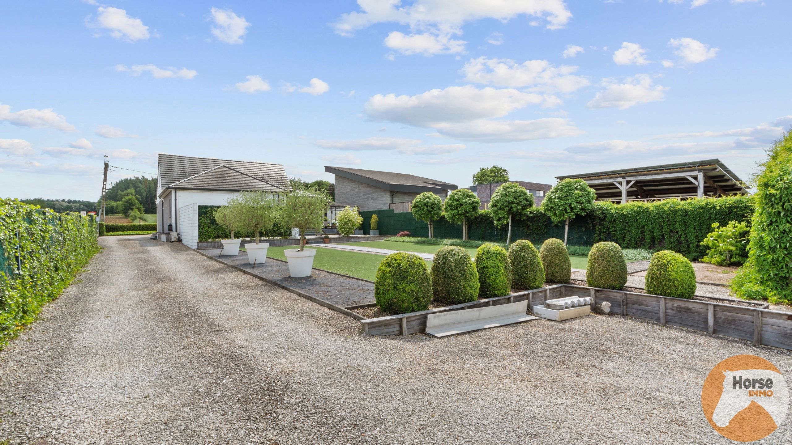 SCHAFFEN - Houtmassiefbouw met opslagruimtes op +/-1ha45a foto 5