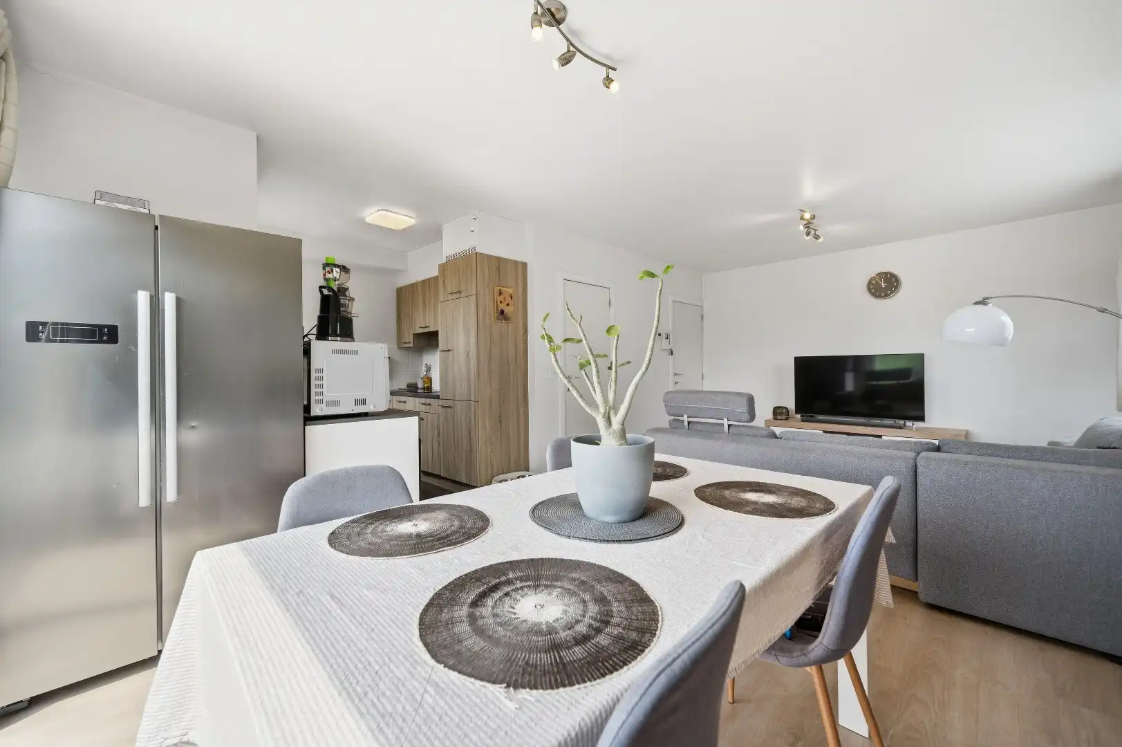 Instapklaar appartement met 2 slpks en autostaanplaats foto 7