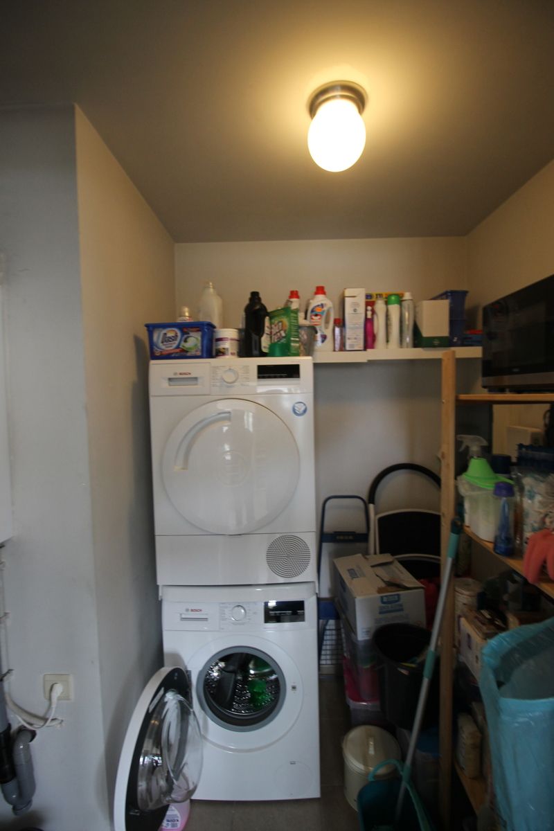 Een appartement op de 1ste verdieping met 2 slaapkamers, terras en garage.  foto 6