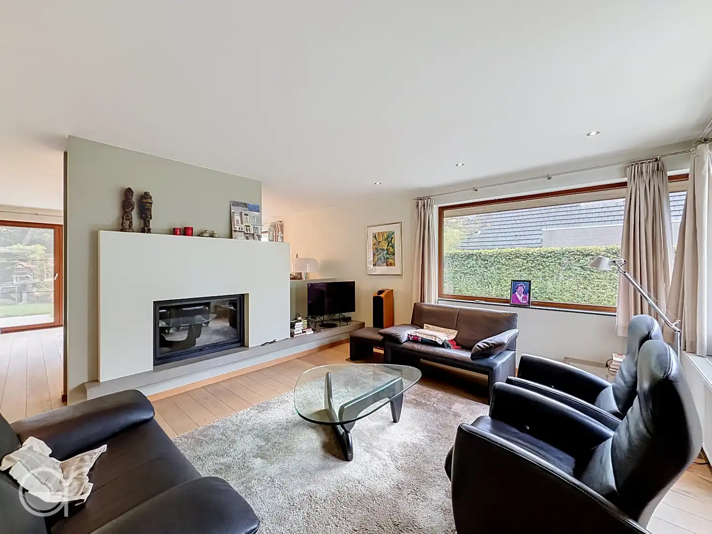 Ruime alleenstaande woning met 4 slaapkamers, 2 badkamers, dressing en mooie tuin in Merelbeke foto {{pictureIndex}}