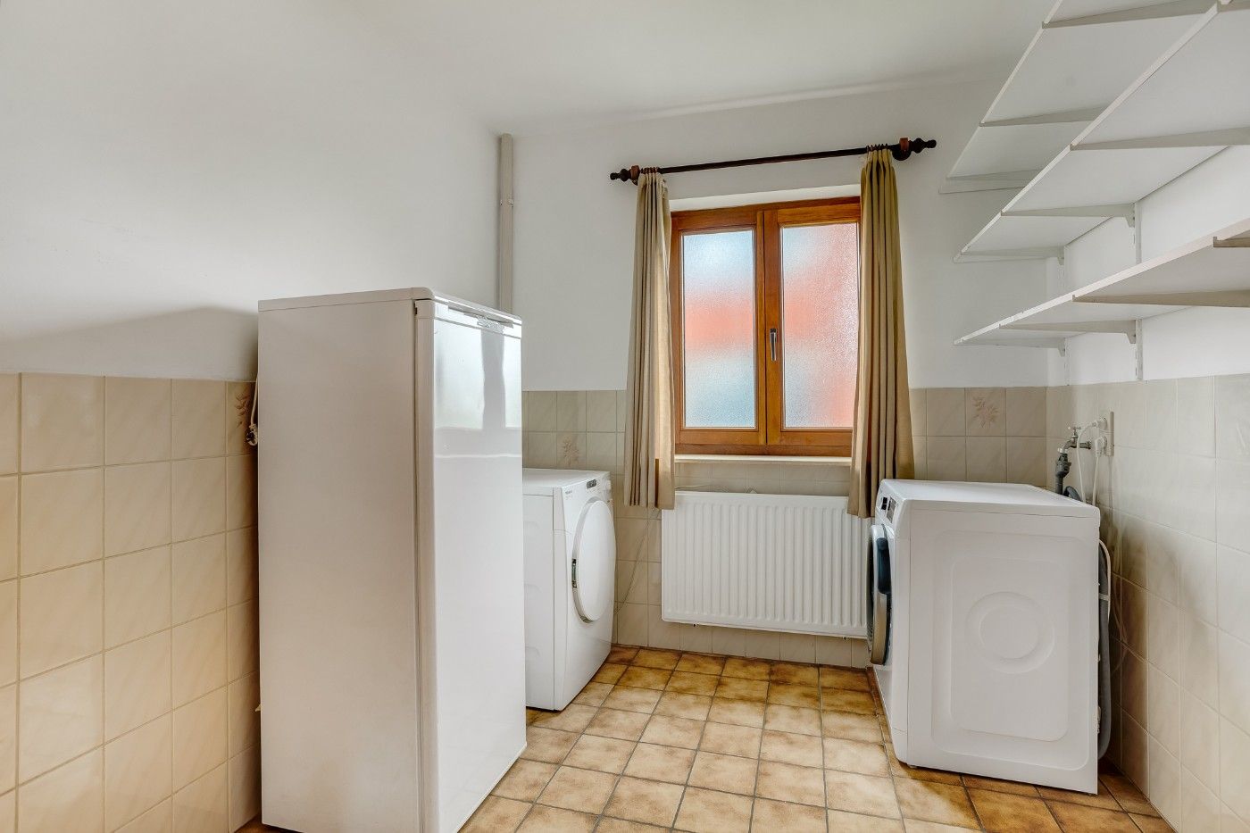 Landelijke, vrijstaande woning met 3 slpk., garage, schuur en zuid-tuin foto 18