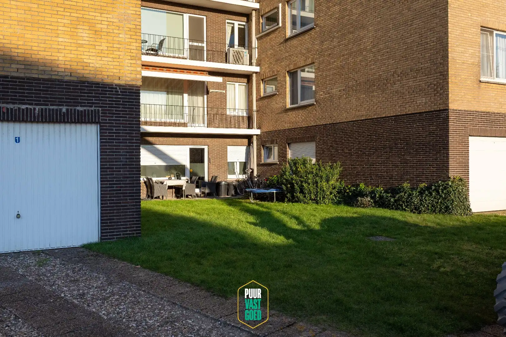 Ruim en verzorgd gelijkvloers appartement met terras foto 16