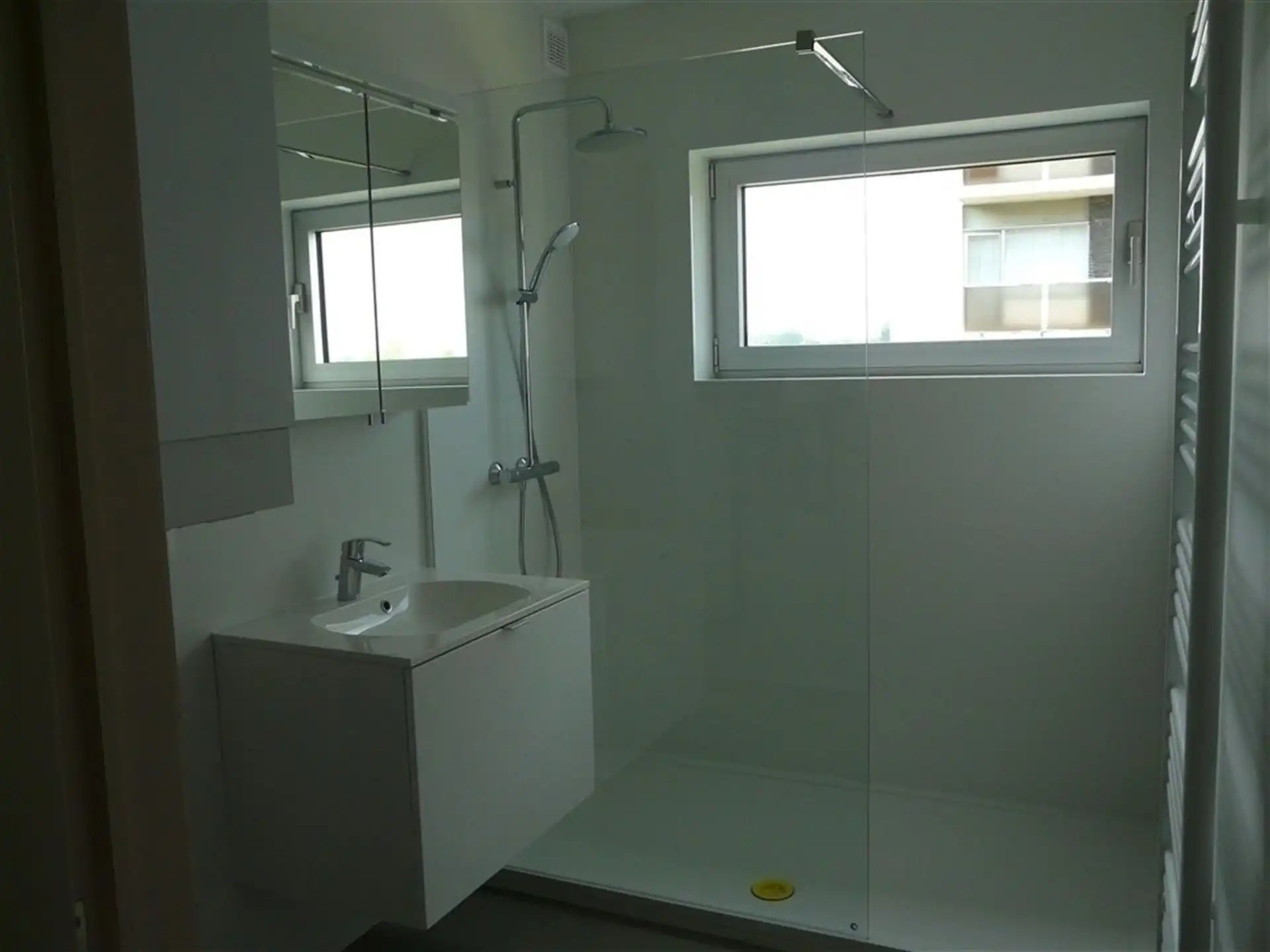 Centraal gelegen appartement met 2 slpks! foto 2