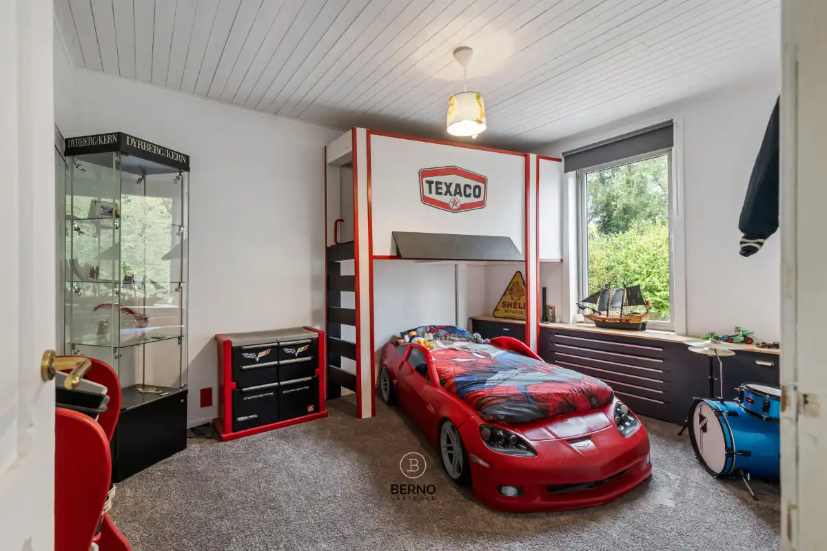 Rustig gelegen woning met 3 slaapkamers en ruime garage. foto 18