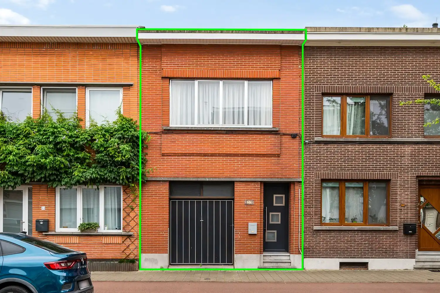 Hoofdfoto van de publicatie: Charmante doch te renoveren woning met 2-3 slk, garage, tuin en veel potentieel vlakbij Rivierenhof!