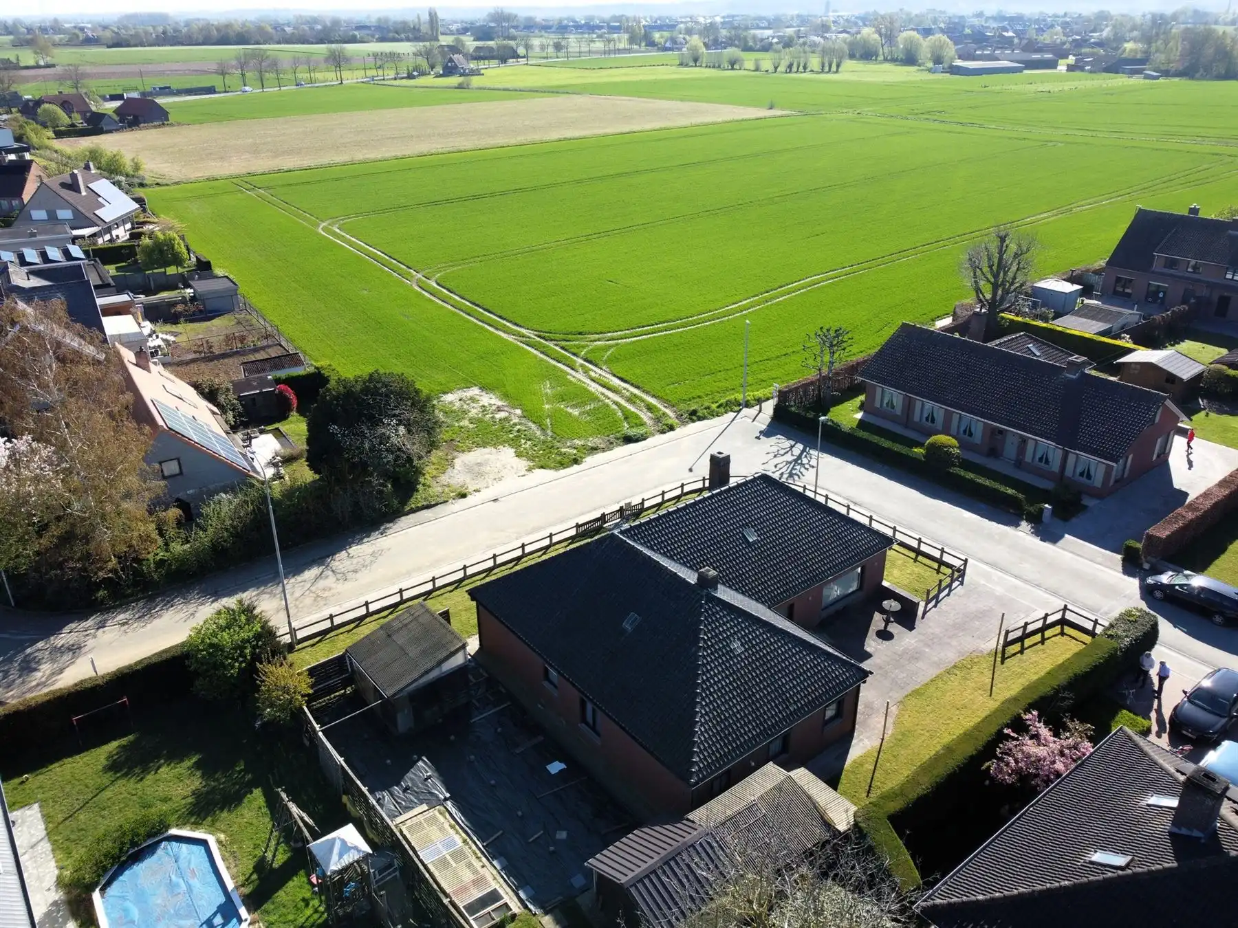 Ruime woning met zonnige tuin foto 9