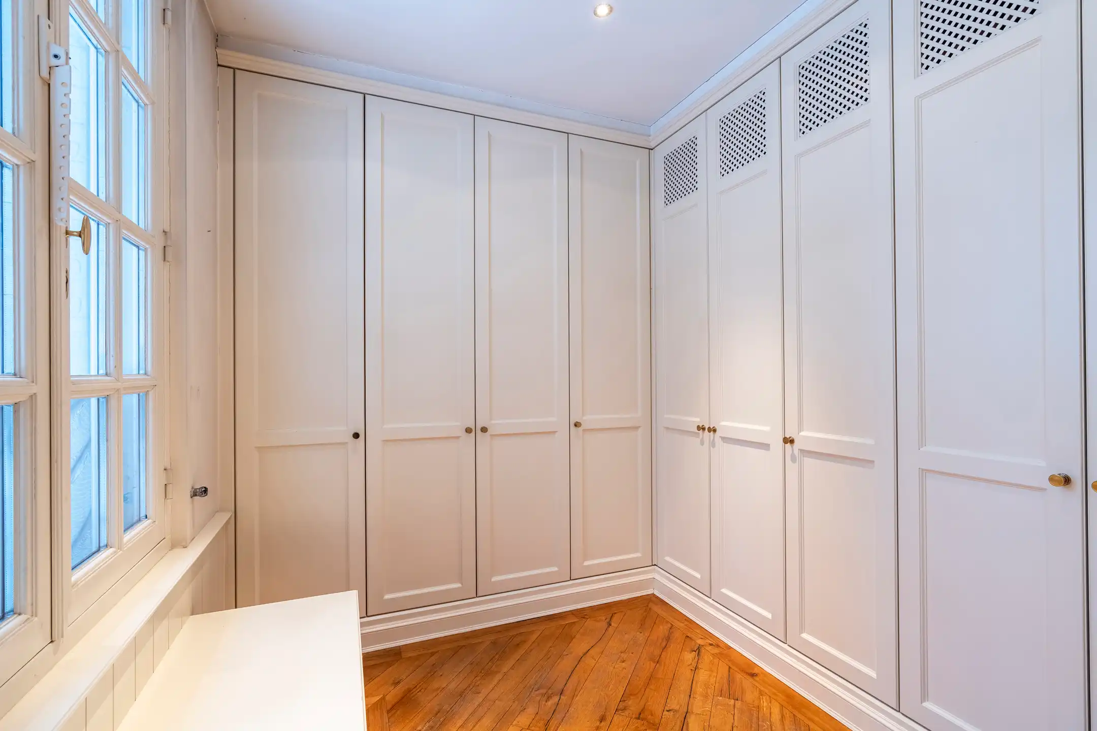 Villa met binnenzwembad en conciërgerie op riant perceel foto 16