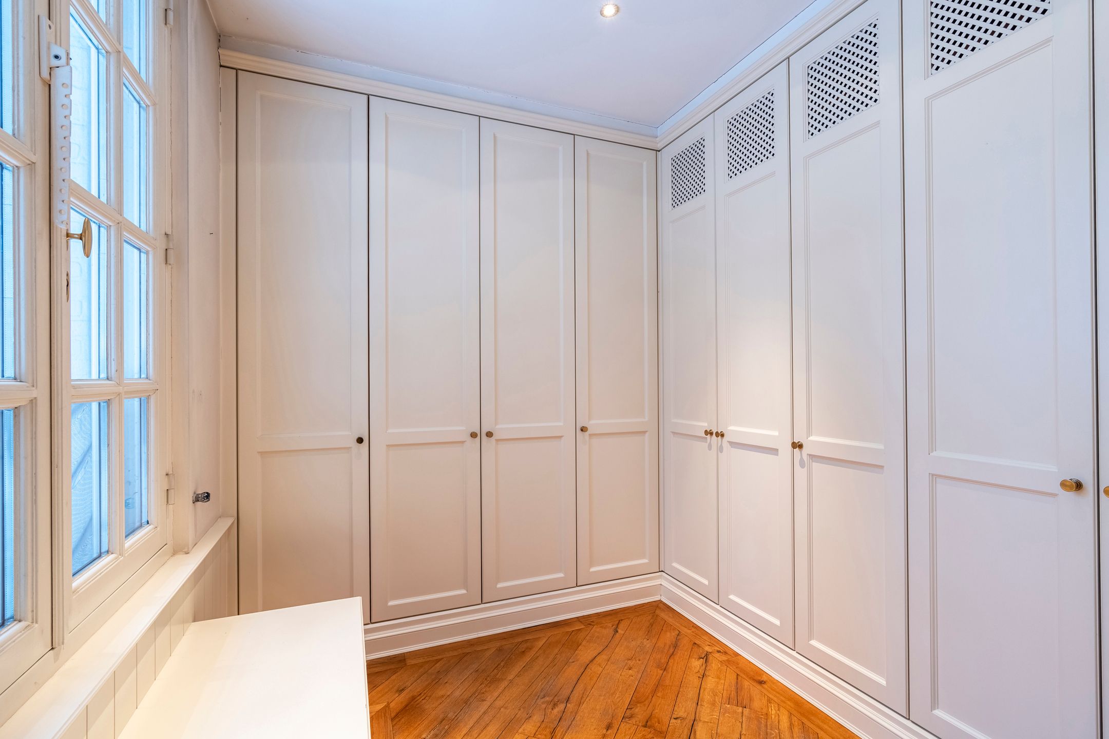 Villa met binnenzwembad en conciërgerie op riant perceel foto 17