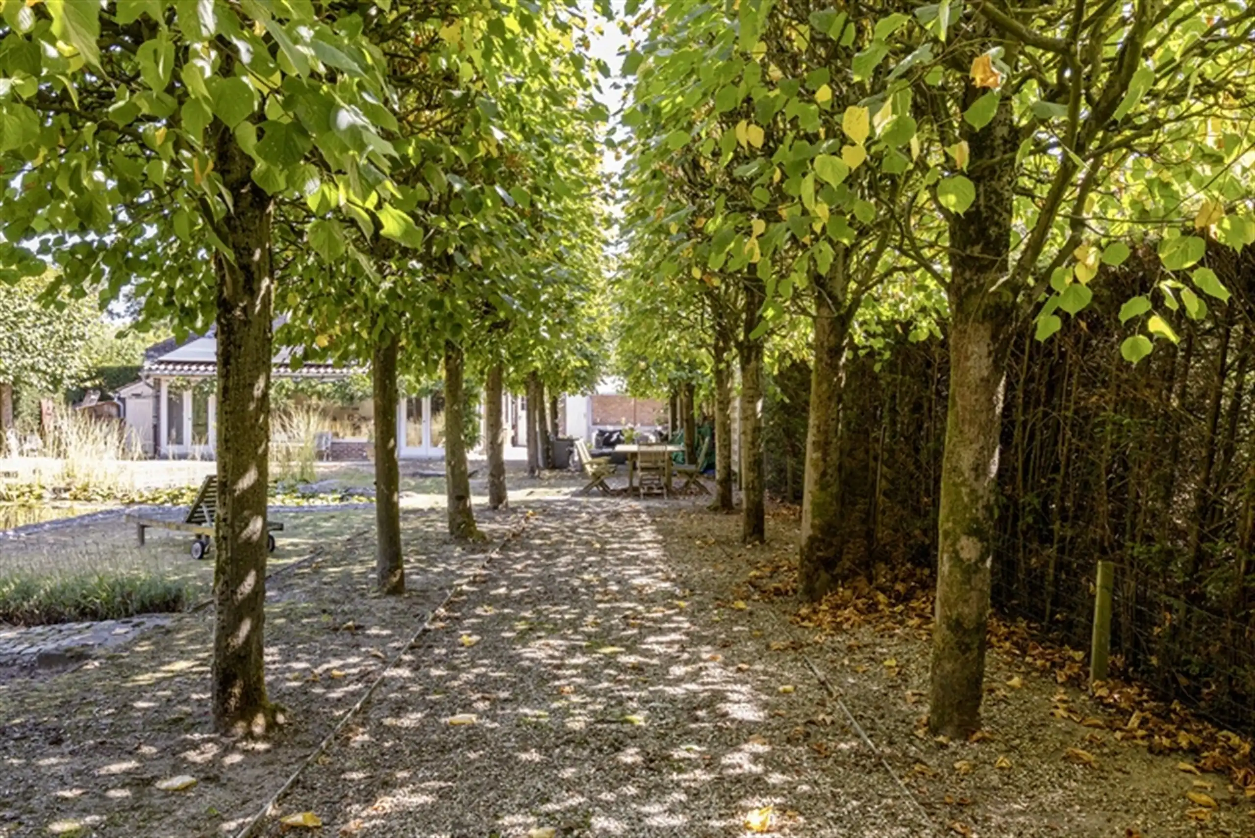 Elegante villa op toplocatie met dubbele garage foto 28