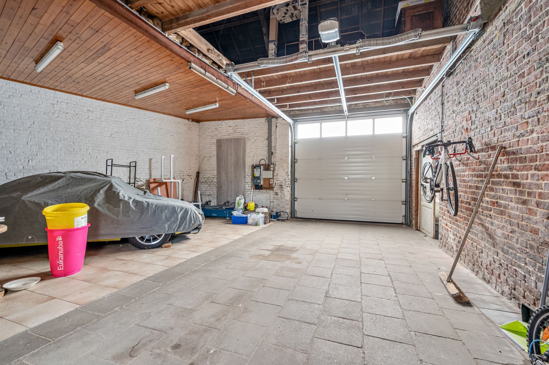 Ruime woning met atelier en garage op perceel van 32 are  foto 17