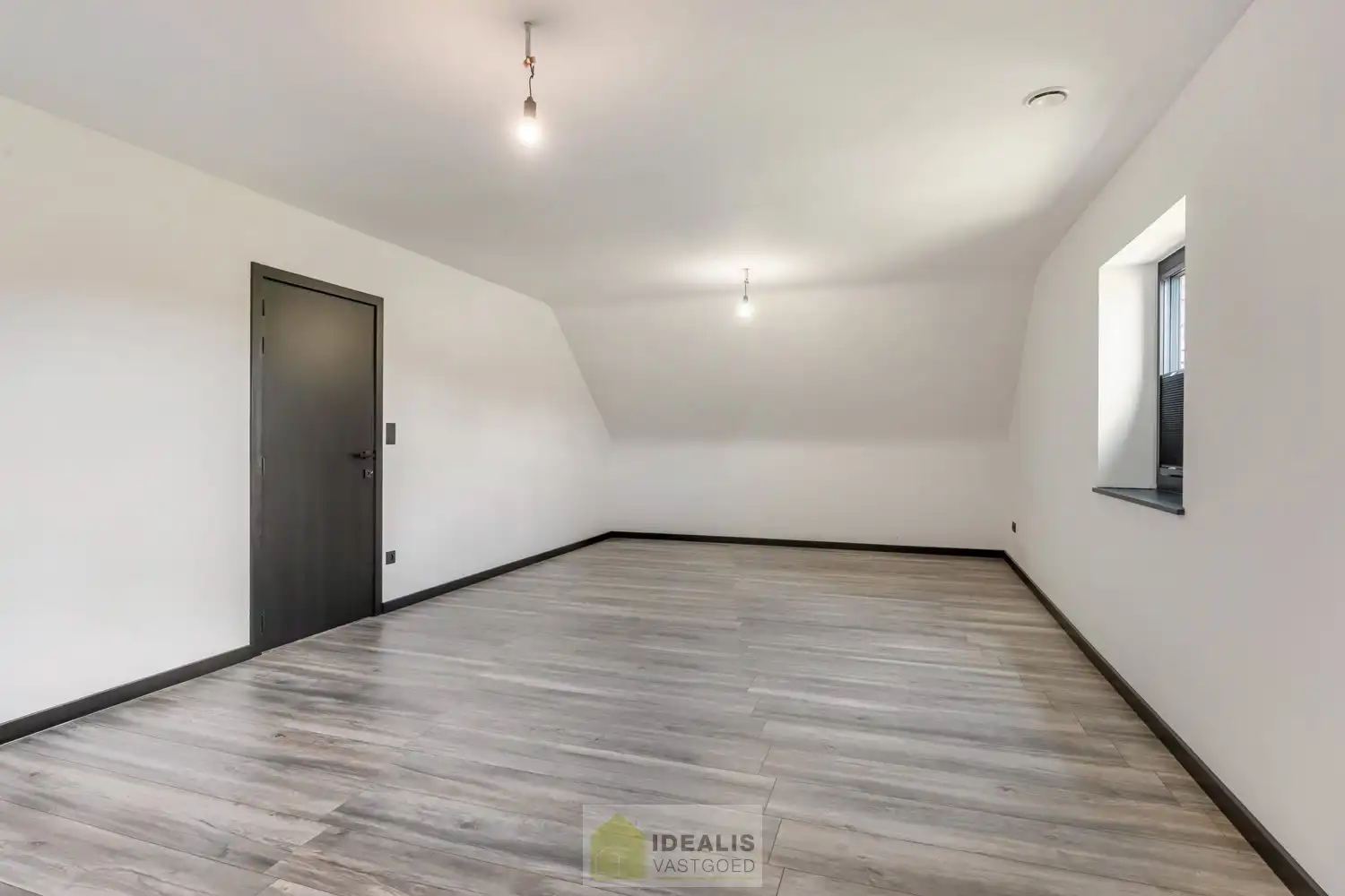 EEN BIJZONDER RIANTE WONING VAN MAAR LIEFST 302M² WOONOPPERVLAKTE OP EEN KNAP PERCEEL VAN 5A 90CA. foto 55