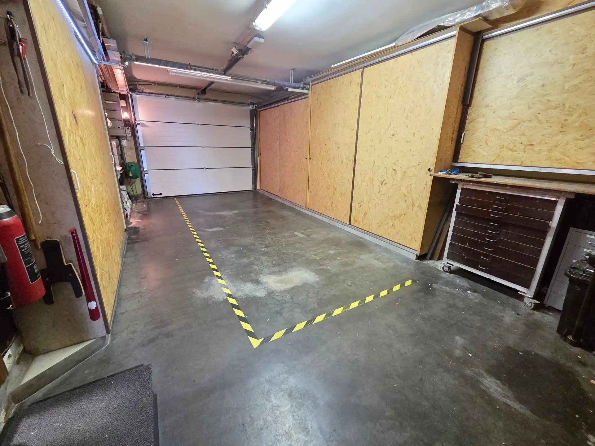 Instapklare, gerenoveerde bel-étage woning gelegen in een rustige doodlopende straat nabij het centrum van Kontich foto 15